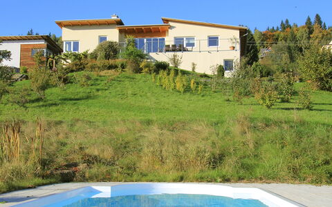 Carinthia: Acqua, Pianta, Cielo, Costruzione, Proprietà, Finestra, Azzurro, Verde, Natura, Albero
