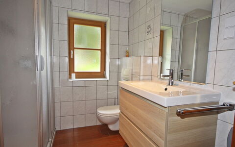 Schönhart: Bagno, Camera, Proprietà, Pavimento, Interior Design, Piastrella, Costruzione, Architettura, Mobilia, Mobiletto Del Bagno