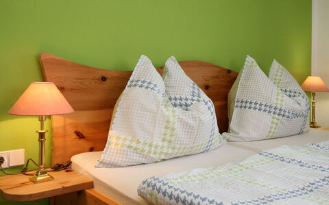 Schönhart: Camera, Mobilia, Letto, Cuscino, Camera Da Letto, Bedding, Cuscino, Lenzuolo, Interior Design, Lancia Cuscino