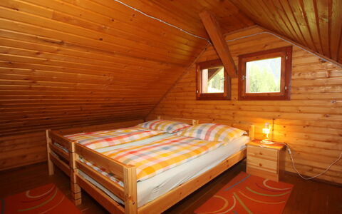 Wassertheureralm: Camera Da Letto, Camera, Letto, Mobilia, Proprietà, Log Cabin, Attico, Telaio Del Letto, Interior Design, Costruzione
