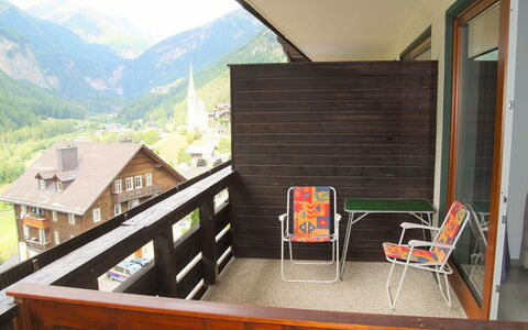Heiligenblut 10: Costruzione, Cielo, Legna, Finestra, Pianta, Montagna, Sedia, Casa, Tempo Libero, Shade