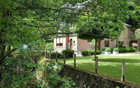 La Rochette: Casa, Proprietà, Verde, Albero, Architettura, Costruzione, Casa, Erba, Villetta, Estate