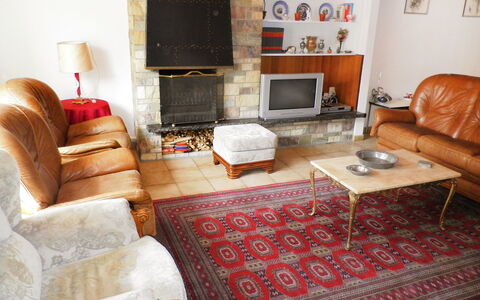 Poperinge: Soggiorno, Camera, Mobilia, Proprietà, Pavimento, Interior Design, Divano, Tavolino Da Caffè, Tavolo, Casa