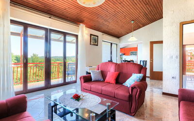 Ana 600.2: Mobilia, Proprietà, Divano, Interior Design, Cornice, Soggiorno, Divano Letto, Tavolo, Pavimento, Finestra