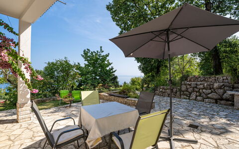 Lovran 105: Mobilia, Mare, Sedia, Shade, Balcone, Mobili Da Esterno, Eco Hotel, Costa, Deck, Color Legno