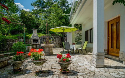 Lovran 105: Proprietà, Casa, Costruzione, Casa, Immobiliare, Architettura, Albero, Estate, Cortile, Villetta
