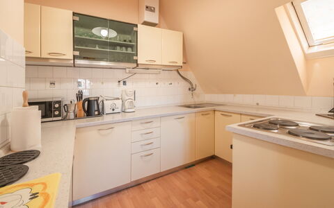 Lovran 111: Cabinetry, Costruzione, Controsoffitto, Proprietà, Elettrodomestico Da Cucina, Cucina Stufa, Cucina, Piano Cottura, Lavello, Legna