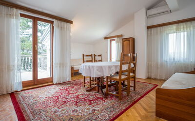 Fuma 330.5: Camera, Proprietà, Mobilia, Costruzione, Pavimento, Interior Design, Camera Da Letto, Latifoglie, Casa, Immobiliare