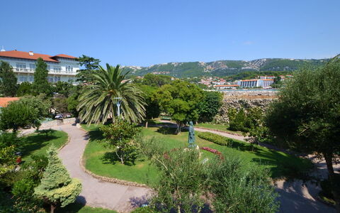 Rab Rab 205: Pianta, Cielo, Costruzione, Albero, Paesaggio Naturale, Lotto, Urban Design, Erba, Arecales, Zona Residenziale