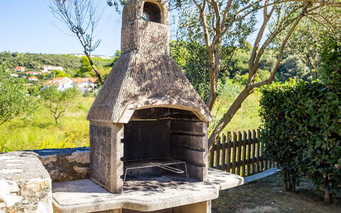 Rab Rab 301: Cielo, Pianta, Albero, Casa, Paesaggio, Area Rurale, Villetta, Erba, Costruzione, Legna