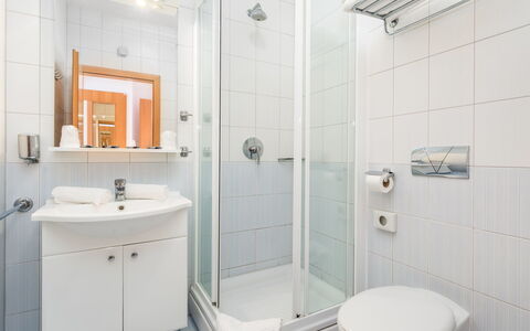 Rab Kampor 620: Bagno, Proprietà, Camera, Idraulico Fixture, Interior Design, Immobiliare, Bagno Accessorio, Rubinetto, Architettura, Costruzione