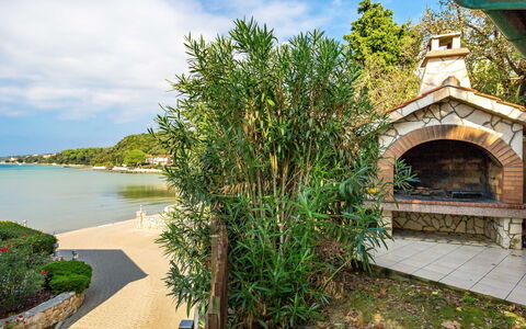 Rab Kampor 631: Cielo, Pianta, Nube, Acqua, Verde, Paesaggio Naturale, Vegetazione, Paesaggio, Immobiliare, Tempo Libero