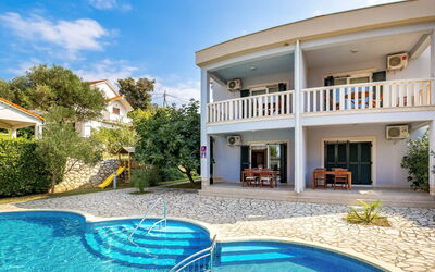 Rab Kampor 631: Proprietà, Casa, Costruzione, Immobiliare, Casa, Piscina, Estate, Villa, Architettura, Zona Residenziale