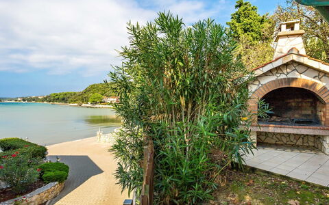 Lucija: Natura, Blu, Vegetazione, Proprietà, Immobiliare, Verde, Albero, Cielo, Casa, Architettura