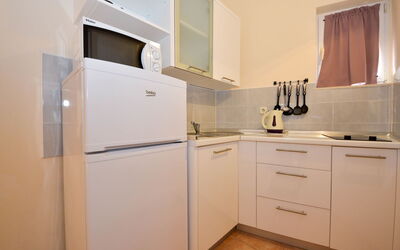 Melandura 110.2: Camera, Proprietà, Cabinetry, Mobilia, Cucina, Apparecchio Major, Controsoffitto, Interior Design, Casa, Costruzione