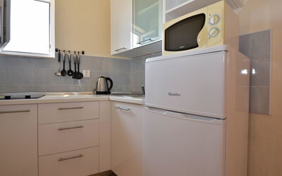Melandura 110.3: Camera, Cabinetry, Proprietà, Mobilia, Controsoffitto, Cucina, Apparecchio Major, Interior Design, Casa, Pavimento