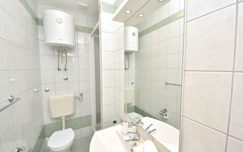 Vir 155: Bagno, Proprietà, Camera, Idraulico Fixture, Piastrella, Architettura, Interior Design, Parete, Immobiliare, Costruzione