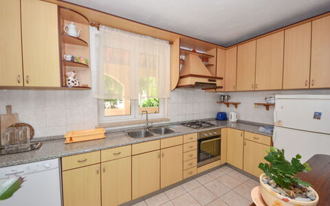 Cici: Controsoffitto, Cabinetry, Mobilia, Proprietà, Lavello, Lavandino Della Cucina, Cucina, Costruzione, Cucina Stufa, Pianta