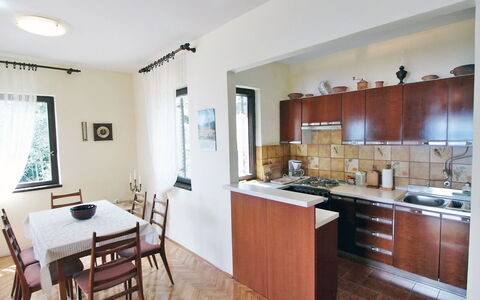Mirta: Camera, Proprietà, Mobilia, Costruzione, Controsoffitto, Interior Design, Cucina, Pavimento, Casa, Immobiliare