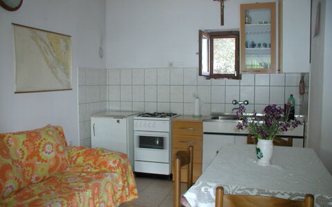 Rudi: Camera, Mobilia, Proprietà, Interior Design, Costruzione, Casa, Pavimento, Tavolo, Parete, Cucina