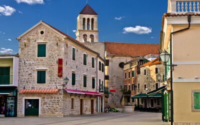 Vodice 160: Cittadina, Costruzione, Quartiere, Proprietà, Architettura, Cielo, Punto Di Riferimento, Insediamento Umano, Zona Residenziale, Casa