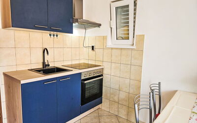 Slavica 165.2: Cabinetry, Lavandino Della Cucina, Lavello, Proprietà, Controsoffitto, Rubinetto, Idraulico Fixture, Cucina, Cucina Stufa, Interior Design