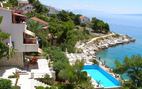 Trogir Okrug Gornji 320: Acqua, Cielo, Costruzione, Pianta, Blu, Azzurro, Albero, Località Balneare, Vegetazione, Urban Design