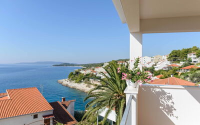Trogir Okrug Gornji 340: Acqua, Cielo, Costruzione, Proprietà, Località Balneare, Azzurro, Shade, Corpo D'Acqua, Architettura, Arecales