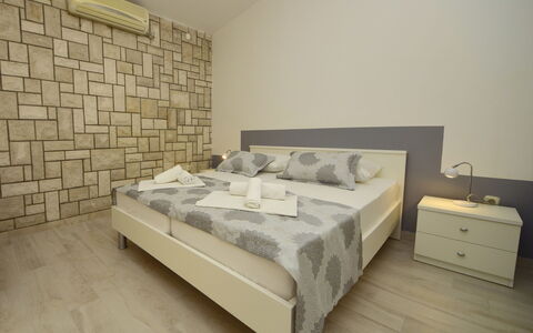 Orebić Viganj 100: Costruzione, Proprietà, Mobilia, Cabinetry, Comfort, Cassetto, Tessile, Legna, Telaio Del Letto, Cassettiera