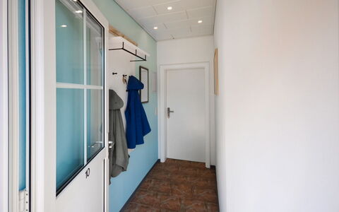 Windrose: Porta, Costruzione, Interior Design, Legna, Pavimentazione, Soffitto, Blu Elettrico, Maniglia