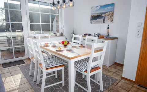 Norddeich 361: Mobilia, Interior Design, Pavimentazione, Tavolo, Pavimento, Sedia, Legna, Sala Da Pranzo, Cucina & Sala Da Pranzo Tavolo, Camera