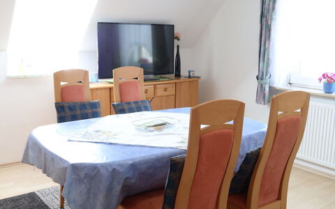 Schonerweg: Mobilia, Pavimentazione, Legna, Interior Design, Pavimento, Sedia, Tavolo, Cucina & Sala Da Pranzo Tavolo, Illuminazione, Sala Da Pranzo