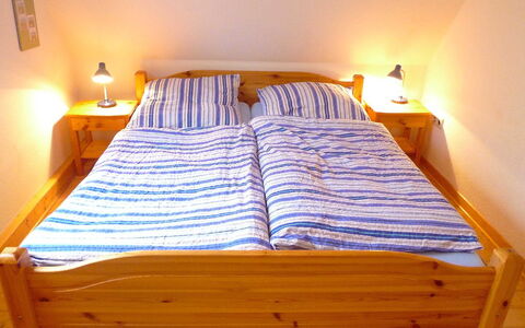 Natur Pur am Nordseedeich: Camera Da Letto, Letto, Mobilia, Camera, Telaio Del Letto, Lenzuolo, Bedding, Latifoglie, Comfort, Materasso