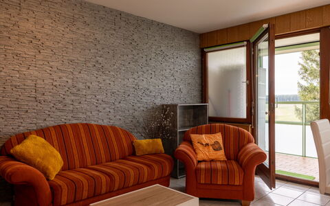 Dittishausen 2: Proprietà, Mobilia, Comfort, Legna, Tessile, Illuminazione, Interior Design, Architettura, Soggiorno, Divano