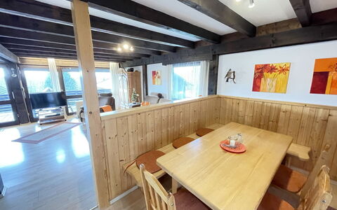 Siegsdorf 100: Tavolo, Proprietà, Mobilia, Sedia, Legna, Interior Design, Pavimentazione, Pavimento, Color Legno, Latifoglie