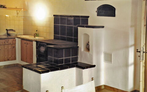Waldhaus: Camera, Cucina Stufa, Proprietà, Mobilia, Controsoffitto, Massoneria Forno, Pavimento, Interior Design, Focolare, Cucina