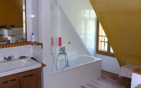 Rosencottage: Bagno, Camera, Proprietà, Pavimento, Lavello, Interior Design, Lavandino Del Bagno, Idraulico Fixture, Rubinetto, Parete
