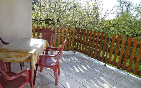Zerna: Proprietà, Camera, Immobiliare, Sedia, Costruzione, Mobilia, Casa, Landscaping, Backyard, Terrazza