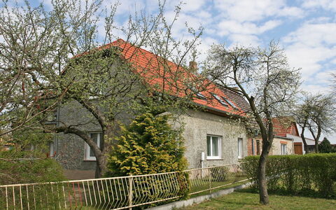 Zerna: Nube, Cielo, Pianta, Costruzione, Proprietà, Finestra, Casa, Lotto, Architettura, Albero