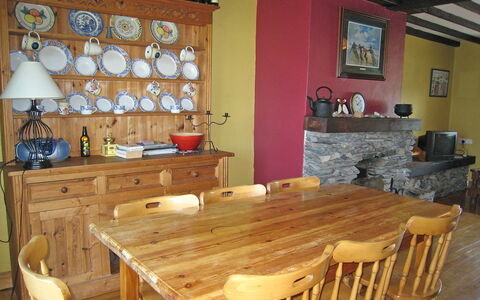 Portmagee Knightstown 100: Tavolo, Mobilia, Proprietà, Sedia, Legna, Tavola, Costruzione, Interior Design, Illuminazione, Pavimento