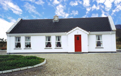 Glenvale Cottage: Nube, Cielo, Pianta, Proprietà, Costruzione, Finestra, Porta, Casa, Lotto, Asfalto