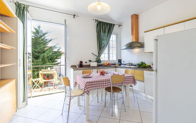Il Risveglio 200.6: Tavolo, Mobilia, Sedia, Cucina, Illuminazione, Pianta, Legna, Interior Design, Pavimentazione, Cucina & Sala Da Pranzo Tavolo
