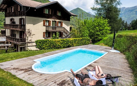 Tiarno di Sotto 250: Pavimentazione, Idraulico Fixture, Bagno, Interior Design, Legna, Pavimento, Idraulico, Illuminazione, Rubinetto, Mobilia