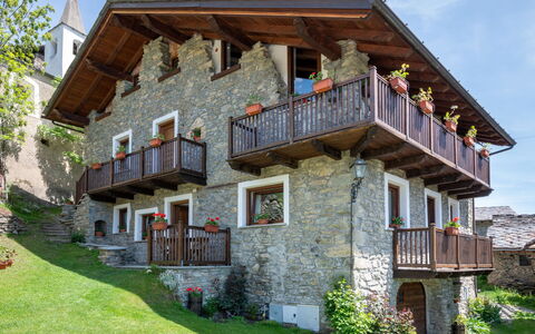 Ville sur Sarre: Pianta, Cielo, Proprietà, Finestra, Costruzione, Casa, Albero, Villetta, Legna, Zona Residenziale