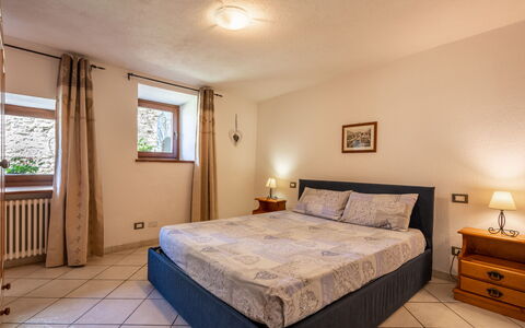 Ville sur Sarre: Finestra, Proprietà, Mobilia, Azzurro, Legna, Comfort, Interior Design, Cassetto, Shade
