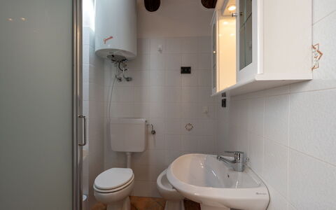 Remondet 20: Rubinetto, Idraulico Fixture, Lavello, Lavandino Del Bagno, Specchio, Proprietà, Bianca, Costruzione, Bagno, Viola