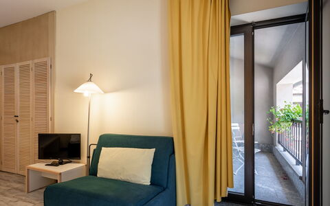 Courmayeur 100: Costruzione, Mobilia, Comfort, Legna, Pianta, Shade, Illuminazione, Casa, Telaio Del Letto, Interior Design