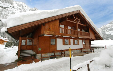 Canazei 10: Neve, Nube, Cielo, Costruzione, Proprietà, Montagna, Finestra, Casa, Legna, Pendenza