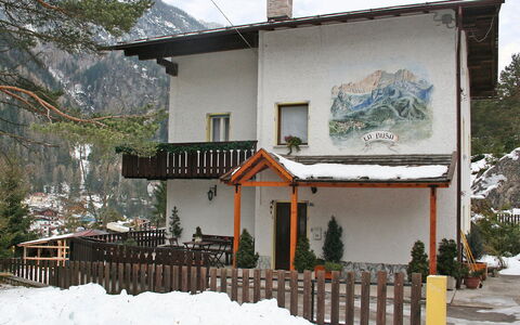 Alleghe 100: Nube, Costruzione, Cielo, Finestra, Neve, Pianta, Albero, Casa, Villetta, Quartiere