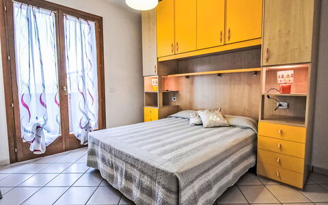 Rosolina Mare 350: Mobilia, Interior Design, Camera Da Letto, Legna, Camera, Pavimentazione, Letto, Pavimento, Lenzuolo, Illuminazione